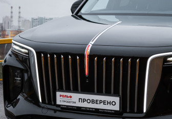 Подержанный автомобиль Hongqi E-HS9 2021 года (14 фото)