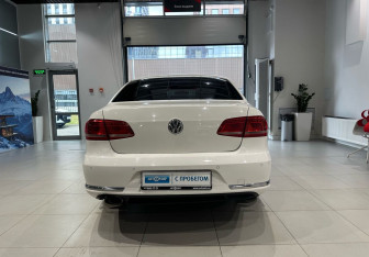 Подержанный автомобиль Volkswagen Passat Sedan 2012 года (5 фото)