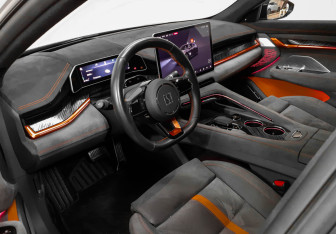 Подержанный автомобиль Zeekr 001 2023 года (7 фото)