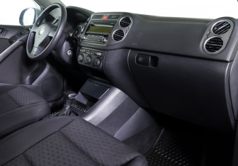 Подержанный автомобиль Volkswagen Tiguan 2008 года (10 фото)