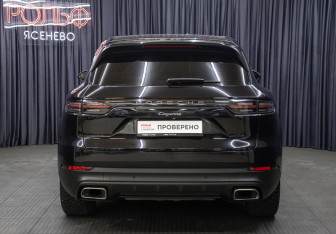 Подержанный автомобиль Porsche Cayenne 2019 года (6 фото)