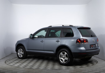 Подержанный автомобиль Volkswagen Touareg 2008 года (7 фото)