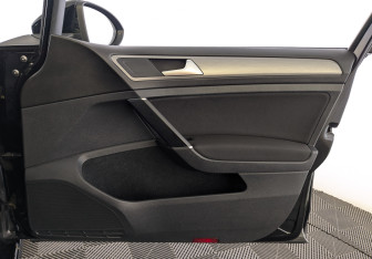 Подержанный автомобиль Volkswagen Golf Hatchback 2016 года (24 фото)