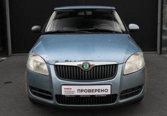 Подержанный автомобиль Skoda Fabia Hatchback 2010 года (2 фото)