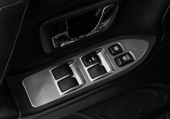 Подержанный автомобиль Mitsubishi Pajero 2007 года (20 фото)