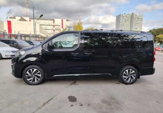 Подержанный автомобиль Peugeot Traveller 2019 года (5 фото)