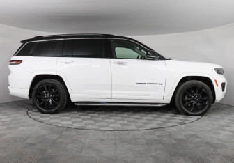 Подержанный автомобиль Jeep Grand Cherokee 2022 года (4 фото)