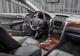 Подержанный автомобиль Toyota Camry Sedan 2013 года (10 фото)