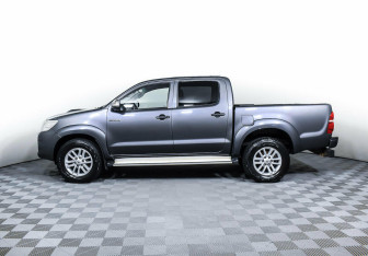 Подержанный автомобиль Toyota Hilux 2012 года (3 фото)