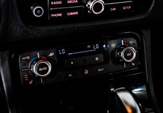 Подержанный автомобиль Volkswagen Touareg 2010 года (15 фото)