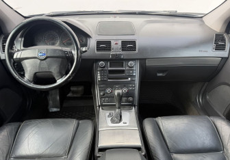 Подержанный автомобиль Volvo XC90 2007 года (12 фото)