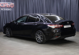 Подержанный автомобиль Toyota Camry Sedan 2021 года (7 фото)