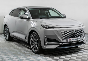 Подержанный автомобиль Changan UNI-K 2023 года (3 фото)