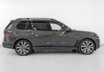 Новый BMW X7 2025 (4 фото)