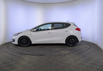 Подержанный автомобиль Kia Ceed Hatchback 2016 года (8 фото)