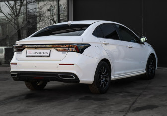 Подержанный автомобиль Omoda S5 2024 года (5 фото)