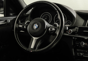 Подержанный автомобиль BMW X4 2017 года (15 фото)
