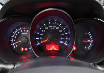 Подержанный автомобиль Kia Rio Sedan 2012 года (11 фото)