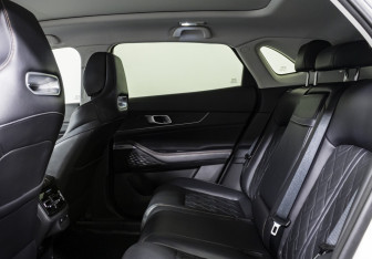 Подержанный автомобиль Changan UNI-K 2023 года (13 фото)