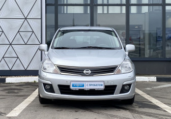Подержанный автомобиль Nissan Tiida Hatchback 2010 года (2 фото)