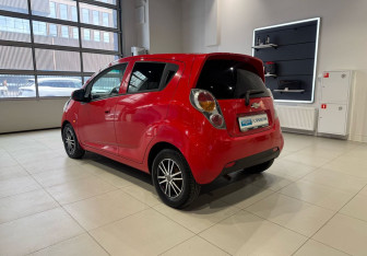 Подержанный автомобиль Chevrolet Spark 2011 года (6 фото)