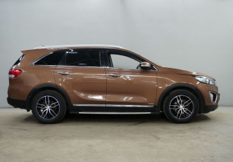 Подержанный автомобиль Kia Sorento 2015 года (5 фото)