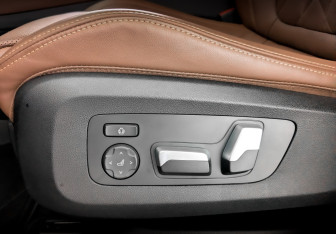 Подержанный автомобиль BMW X5 2023 года (22 фото)