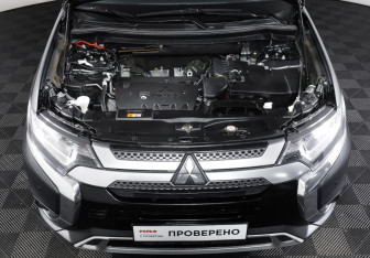 Подержанный автомобиль Mitsubishi Outlander 2019 года (9 фото)
