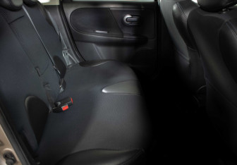 Подержанный автомобиль Nissan Note 2012 года (11 фото)