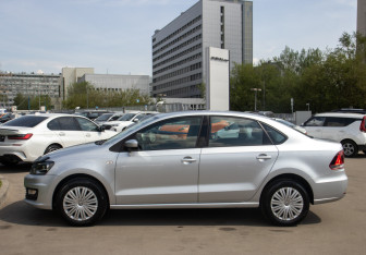Подержанный автомобиль Volkswagen Polo Sedan 2018 года (6 фото)