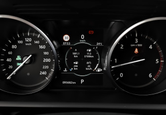 Подержанный автомобиль Land Rover Discovery 2017 года (16 фото)