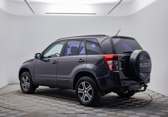 Подержанный автомобиль Suzuki Grand Vitara 2011 года (7 фото)