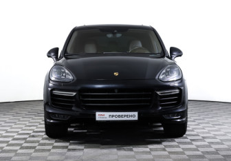 Подержанный автомобиль Porsche Cayenne 2015 года (2 фото)