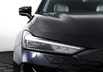 Подержанный автомобиль Changan UNI-V 2023 года (27 фото)