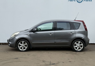 Подержанный автомобиль Nissan Note 2011 года (8 фото)