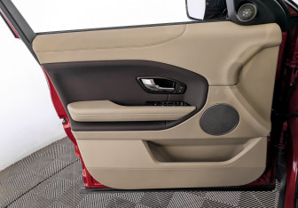 Подержанный автомобиль Land Rover Range Rover Evoque 2015 года (19 фото)