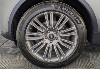 Подержанный автомобиль Land Rover Discovery 2018 года (12 фото)