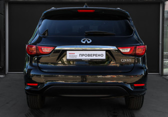 Подержанный автомобиль Infiniti QX60 2017 года (5 фото)
