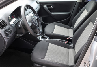 Подержанный автомобиль Volkswagen Polo Sedan 2014 года (16 фото)