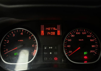 Подержанный автомобиль Renault Duster 2013 года (11 фото)