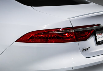 Подержанный автомобиль Jaguar XF Sedan 2019 года (16 фото)