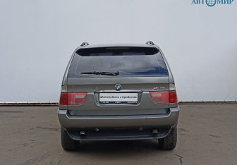 Подержанный автомобиль BMW X5 2003 года (6 фото)