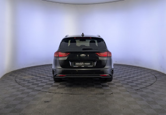 Подержанный автомобиль Kia Ceed Wagon 2020 года (6 фото)