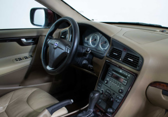 Подержанный автомобиль Volvo XC70 2007 года (9 фото)