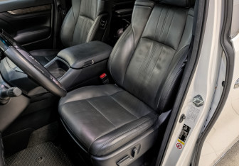 Подержанный автомобиль Toyota Alphard 2019 года (19 фото)