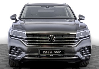 Подержанный автомобиль Volkswagen Touareg 2021 года (2 фото)