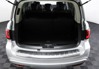 Подержанный автомобиль Infiniti QX80 2019 года (10 фото)