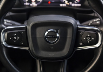 Подержанный автомобиль Volvo XC40 2019 года (16 фото)