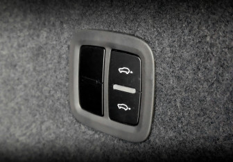 Подержанный автомобиль Porsche Cayenne 2023 года (27 фото)