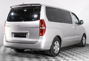 Подержанный автомобиль Hyundai Grand Starex 2008 года (3 фото)